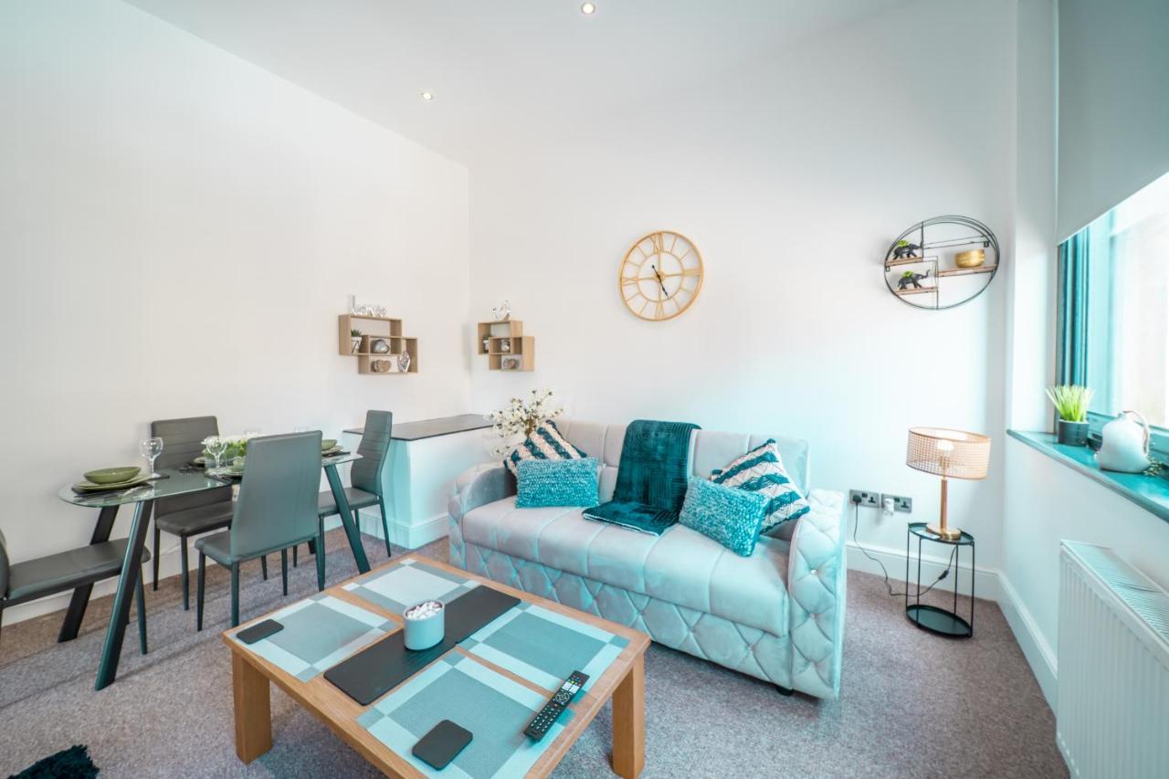 Cozy 1-Bedroom Apartment In The Heart Of Barnsley Town Centre Екстериор снимка