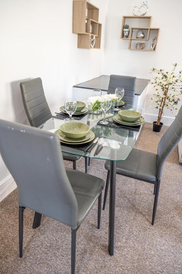 Cozy 1-Bedroom Apartment In The Heart Of Barnsley Town Centre Екстериор снимка