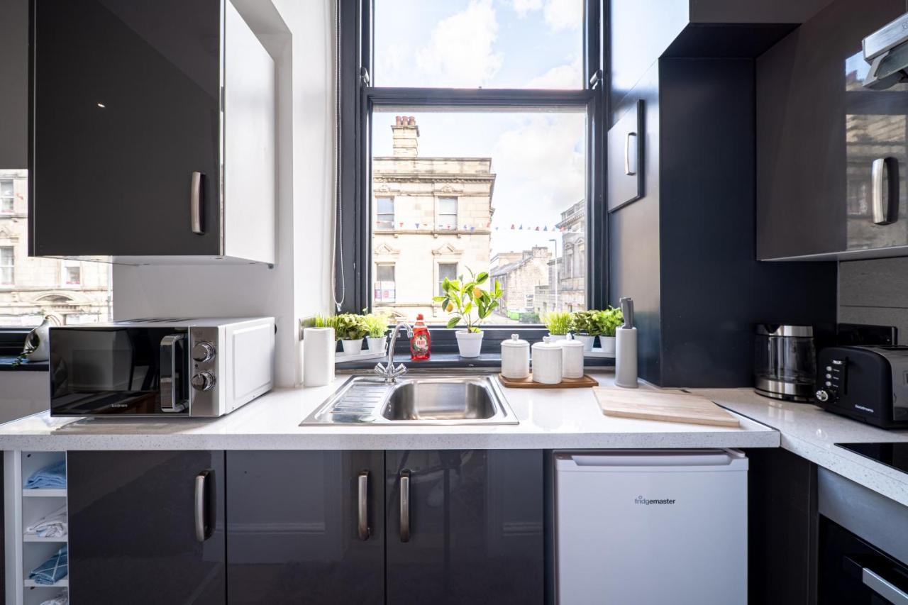 Cozy 1-Bedroom Apartment In The Heart Of Barnsley Town Centre Екстериор снимка