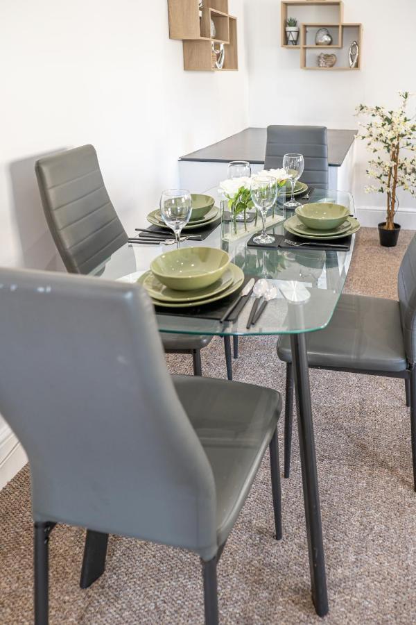 Cozy 1-Bedroom Apartment In The Heart Of Barnsley Town Centre Екстериор снимка