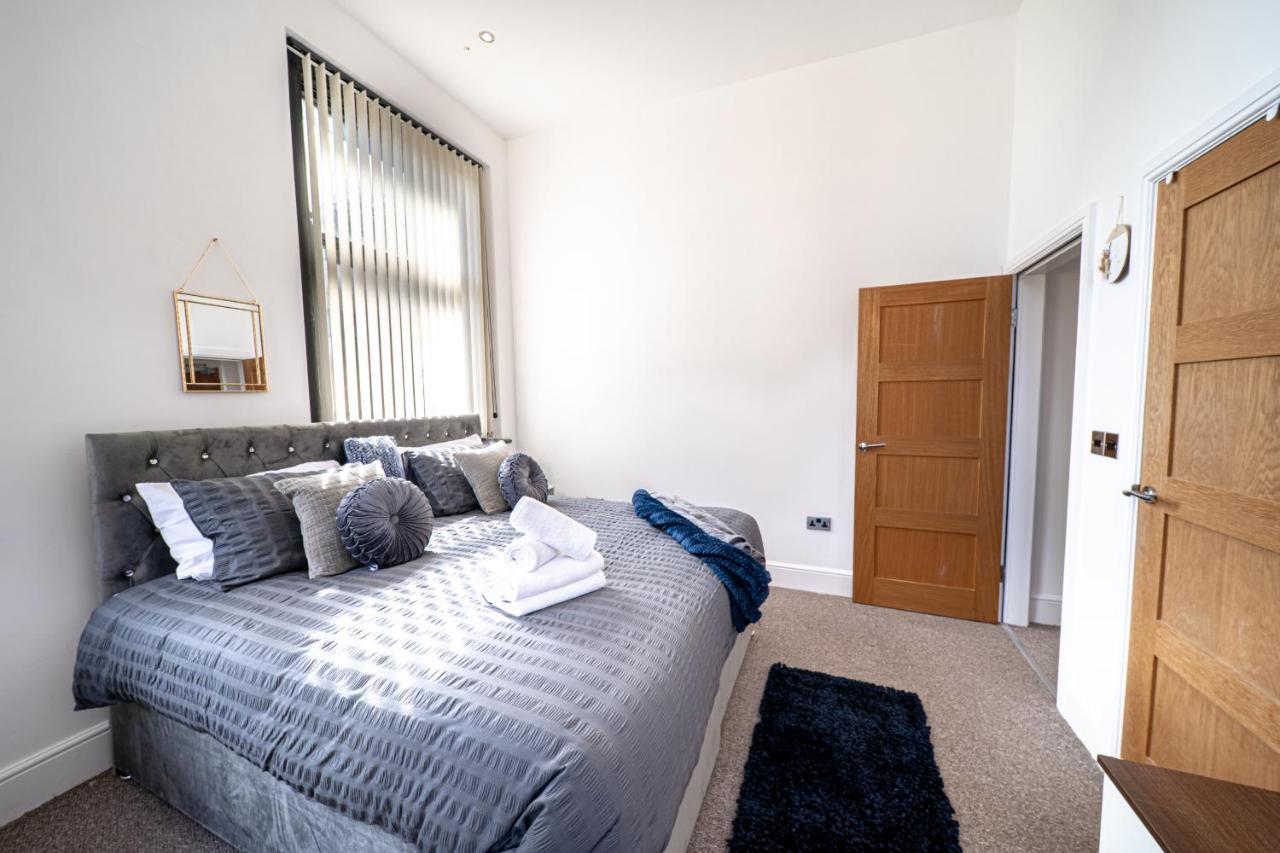 Cozy 1-Bedroom Apartment In The Heart Of Barnsley Town Centre Екстериор снимка