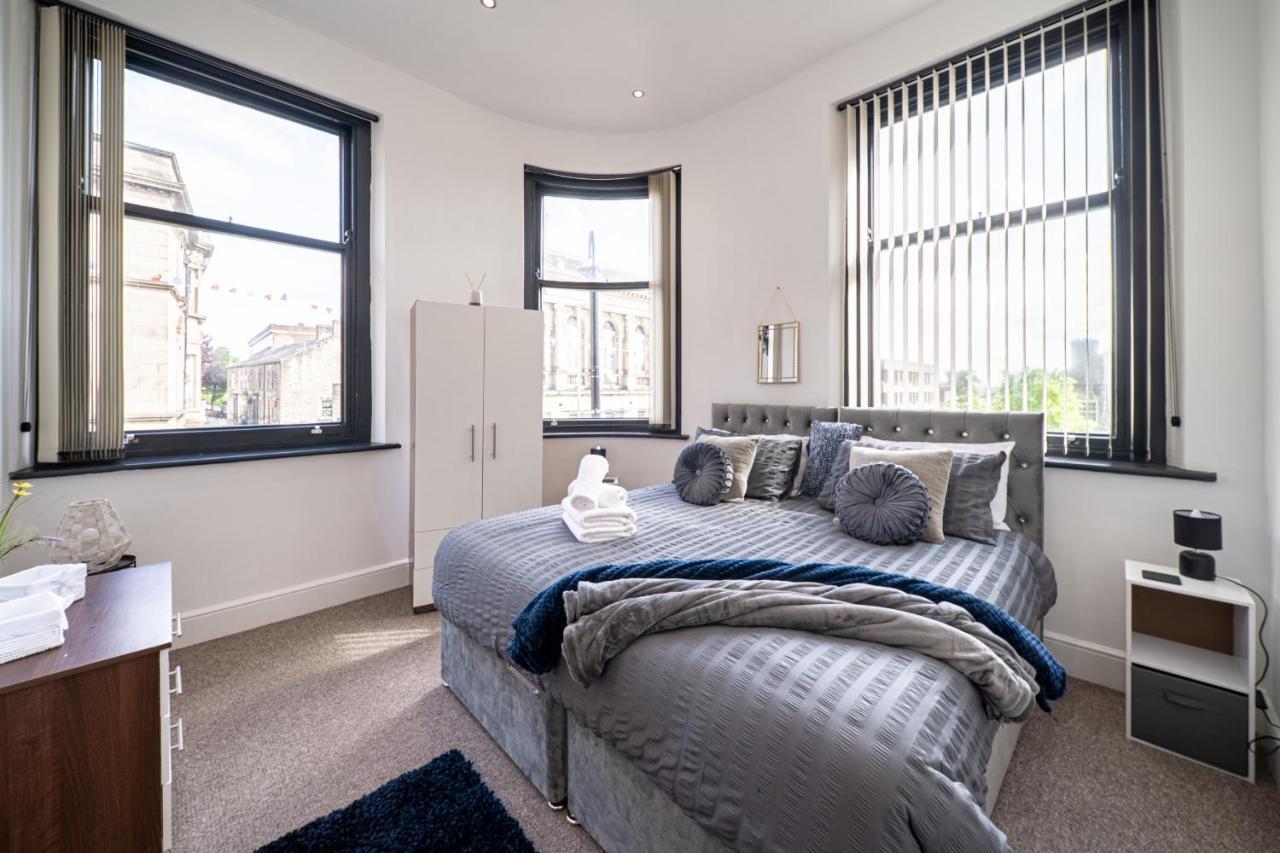 Cozy 1-Bedroom Apartment In The Heart Of Barnsley Town Centre Екстериор снимка