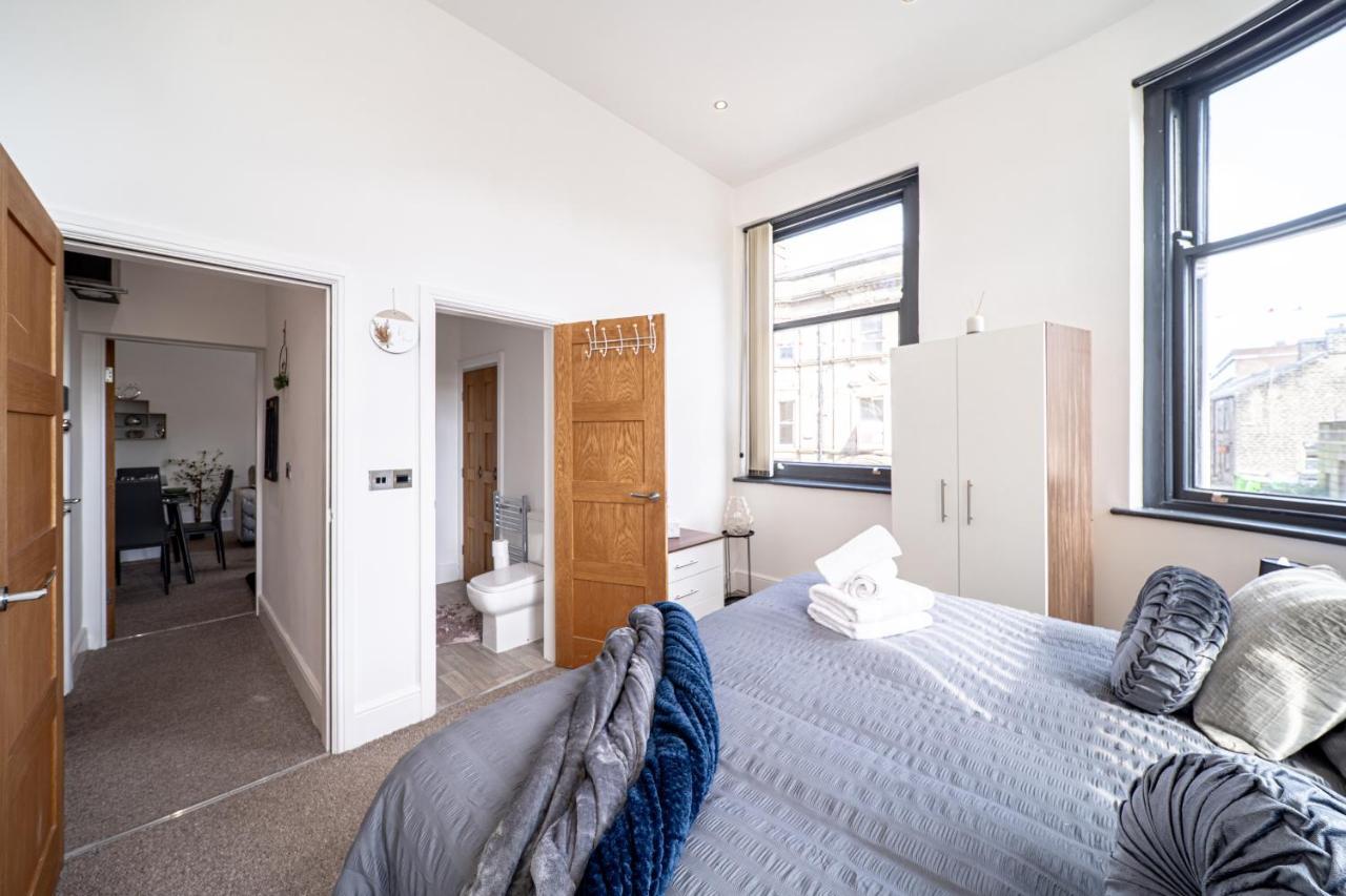 Cozy 1-Bedroom Apartment In The Heart Of Barnsley Town Centre Екстериор снимка