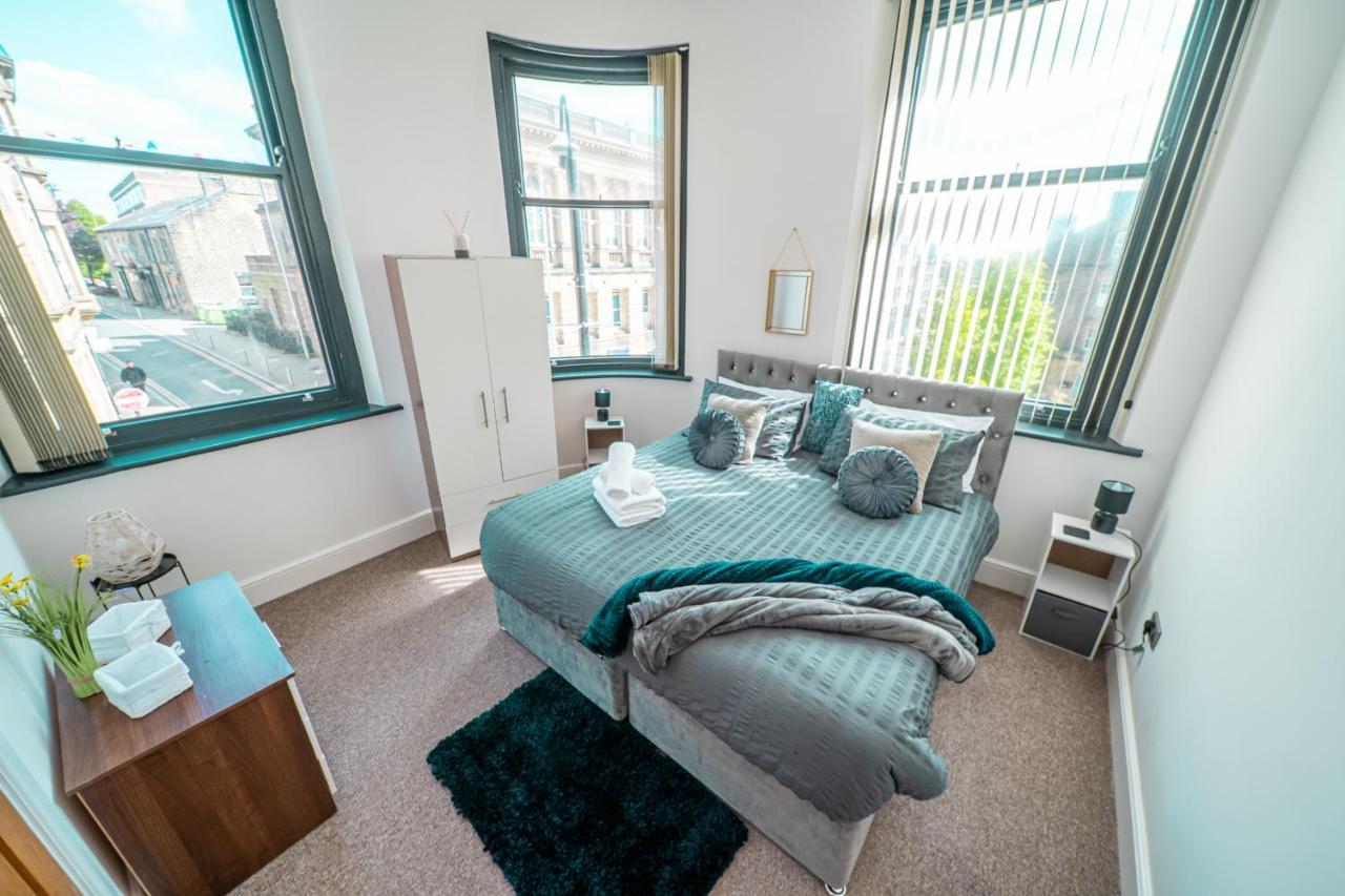 Cozy 1-Bedroom Apartment In The Heart Of Barnsley Town Centre Екстериор снимка