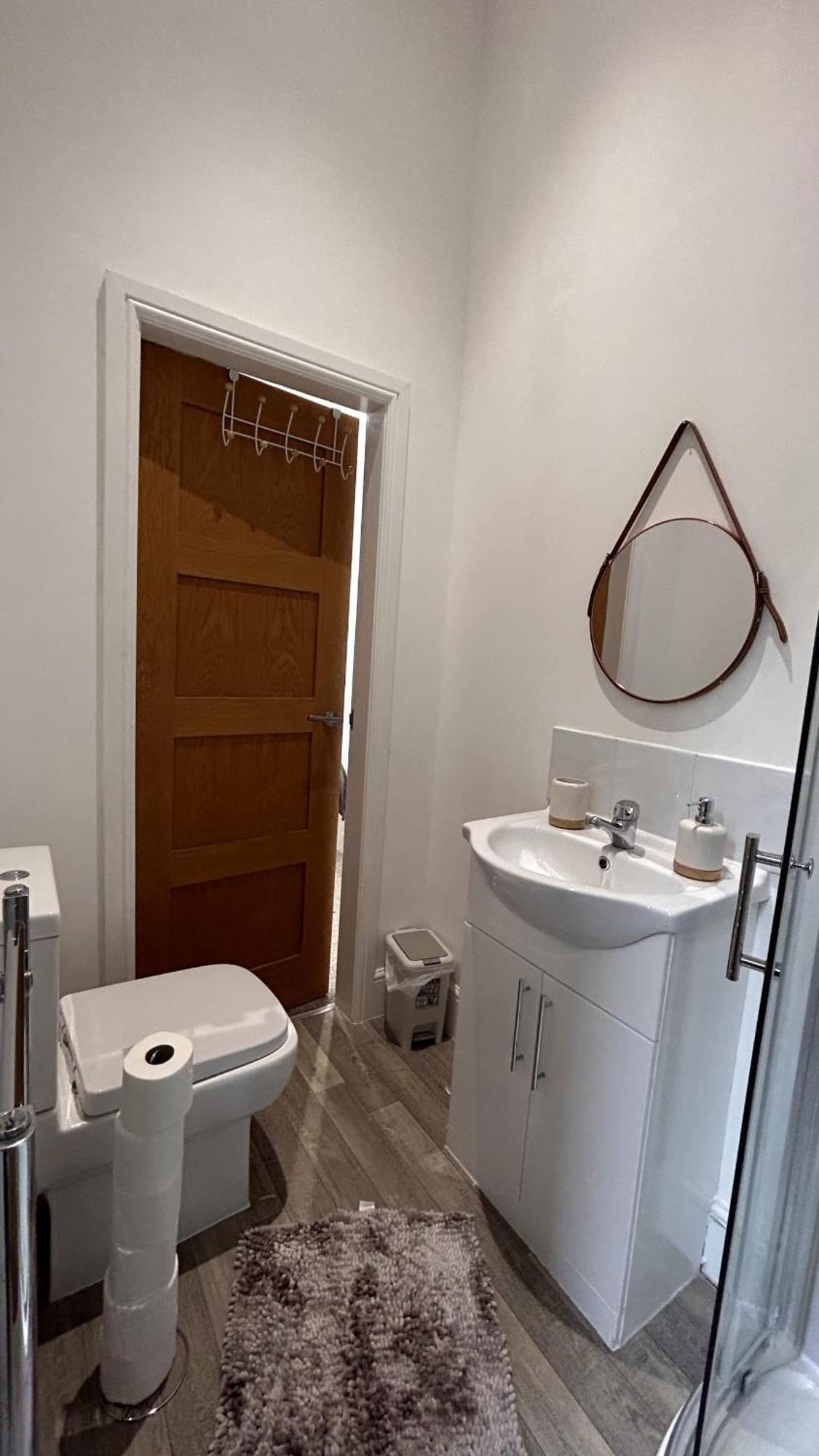 Cozy 1-Bedroom Apartment In The Heart Of Barnsley Town Centre Екстериор снимка
