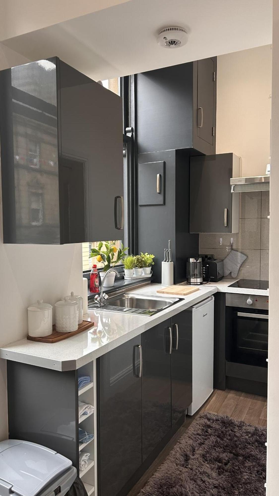 Cozy 1-Bedroom Apartment In The Heart Of Barnsley Town Centre Екстериор снимка
