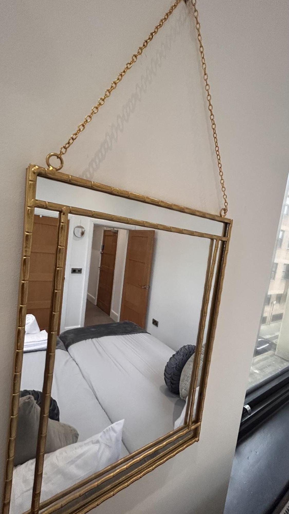 Cozy 1-Bedroom Apartment In The Heart Of Barnsley Town Centre Екстериор снимка