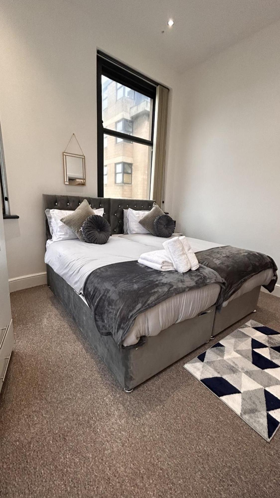 Cozy 1-Bedroom Apartment In The Heart Of Barnsley Town Centre Екстериор снимка
